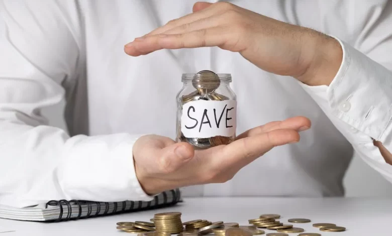 10 smart ways to save money in 2025
